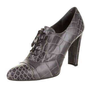 Stuart Weitzman Embossed Pointed-Toe Oxfords Size: 8.5